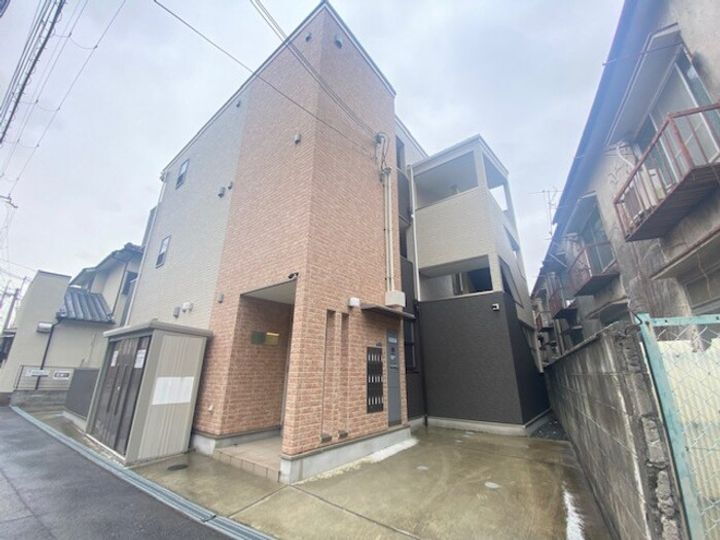 兵庫県尼崎市塚口本町１丁目 3階建