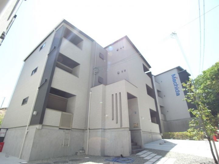 兵庫県神戸市須磨区妙法寺字道正川 3階建 築3年3ヶ月