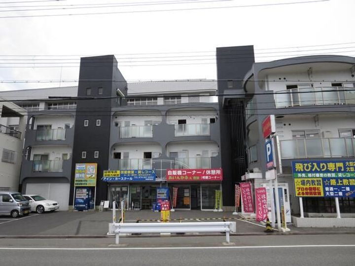 兵庫県明石市荷山町 4階建