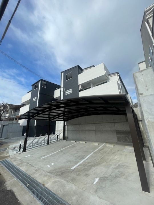兵庫県神戸市須磨区離宮前町１丁目 3階建 築1年6ヶ月