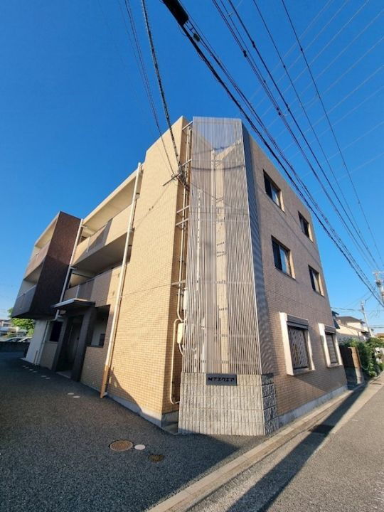 兵庫県神戸市西区持子２丁目 3階建 築14年10ヶ月