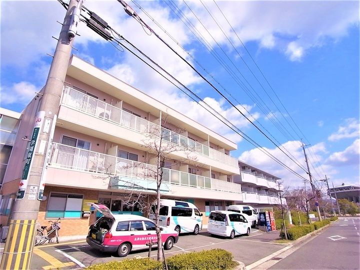 兵庫県神戸市西区学園東町６丁目 3階建