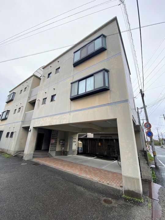 兵庫県姫路市保城 3階建 築31年3ヶ月