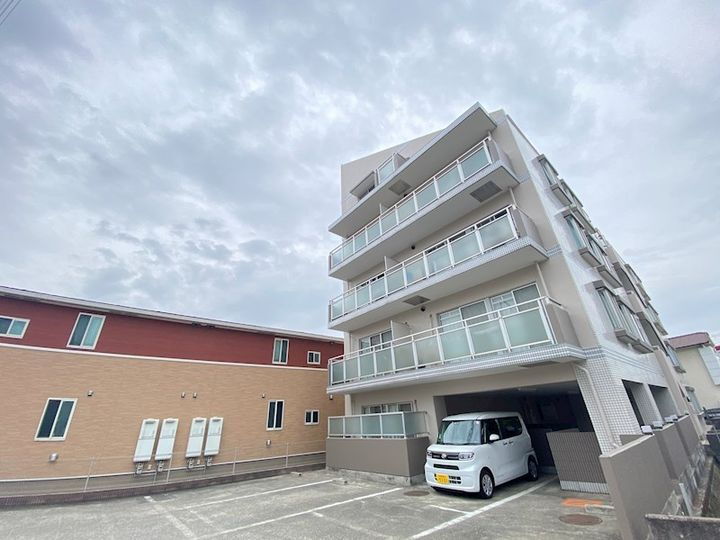 兵庫県姫路市辻井８丁目 5階建