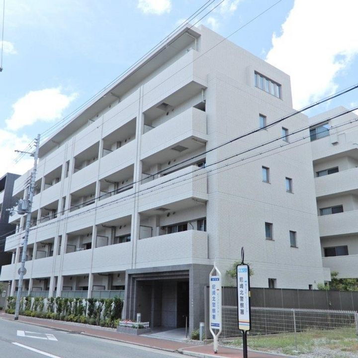 兵庫県尼崎市南塚口町３丁目 5階建