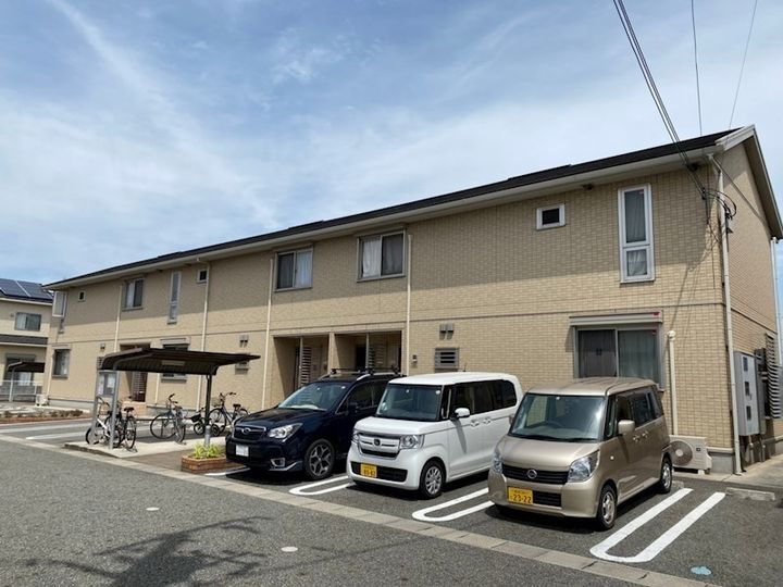 兵庫県姫路市飾磨区加茂 2階建