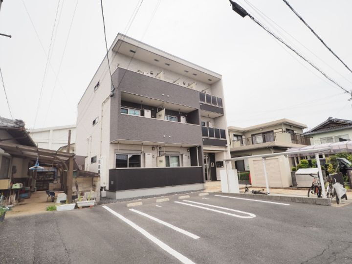 ラ・トゥール　南 3階建