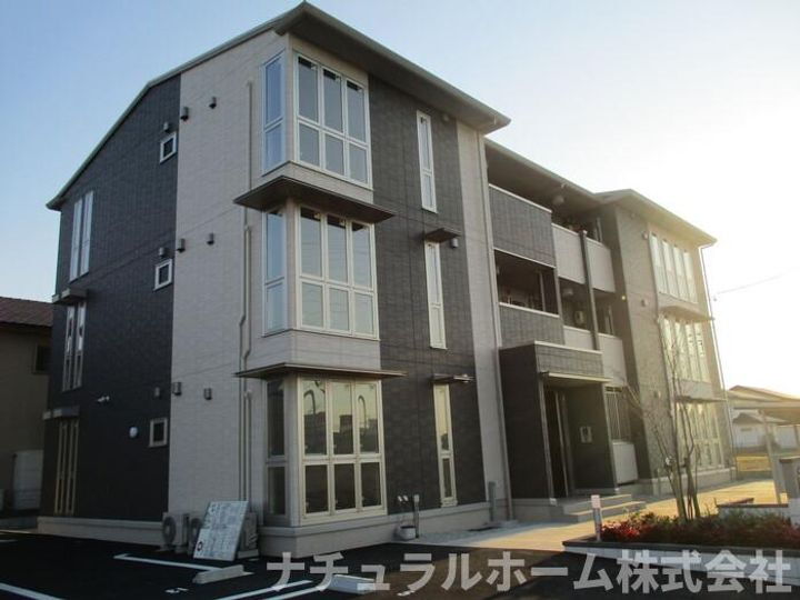 愛知県豊橋市牟呂町字百間 3階建 築6年7ヶ月