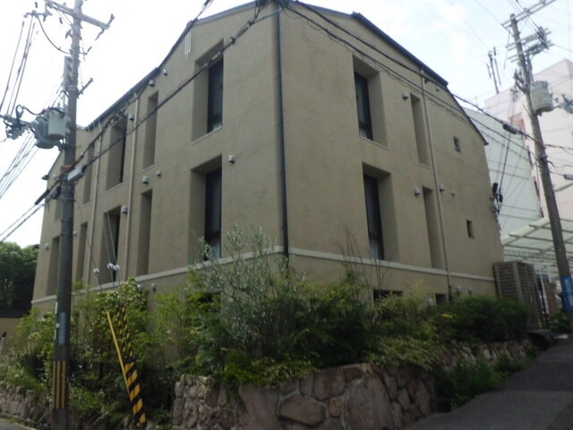 兵庫県神戸市東灘区住吉山手２丁目 3階建 築10年4ヶ月
