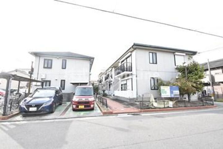 大阪府八尾市東山本新町２丁目 2階建