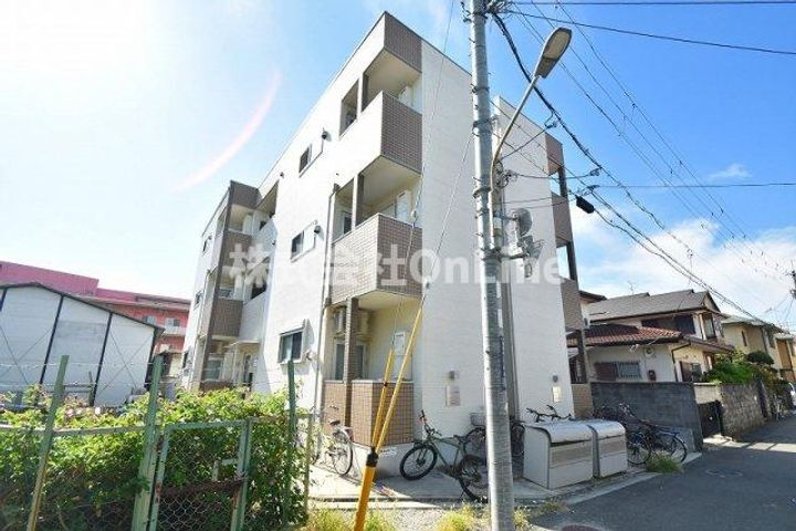 大阪府東大阪市御厨中２丁目 3階建 築8年3ヶ月