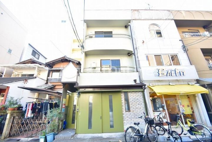 大阪府東大阪市小阪３丁目 築46年 3階建