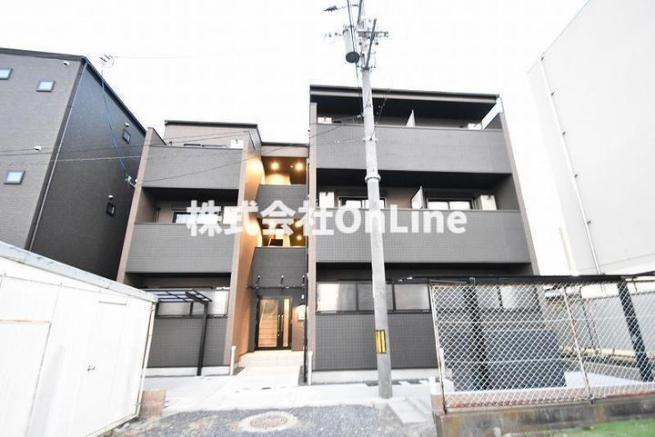 大阪府東大阪市荒本２丁目 築3年1ヶ月 3階建