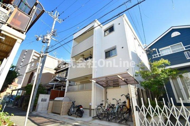 大阪府東大阪市岩田町５丁目 築1年8ヶ月 3階建