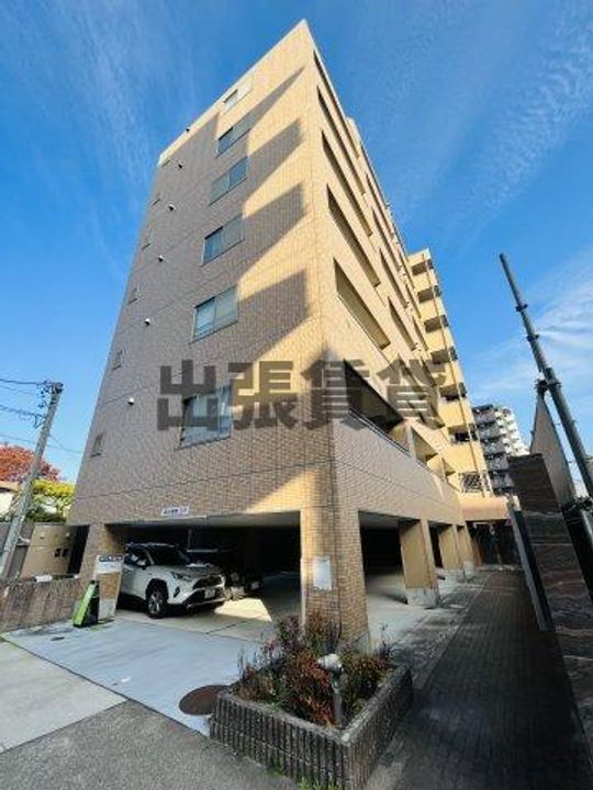 シーズンコート名駅 8階建