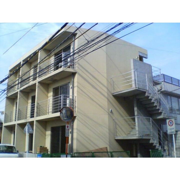 埼玉県鶴ヶ島市大字上広谷 3階建