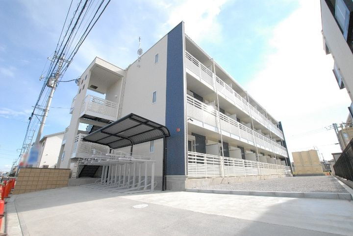 レオネクスト藤 3階建