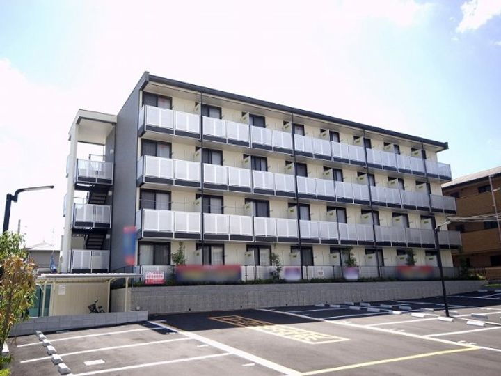 レオパレスビューヒルズテン 4階建