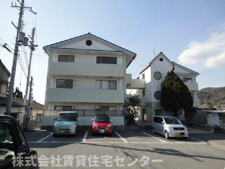 ファミール六十谷 3階建