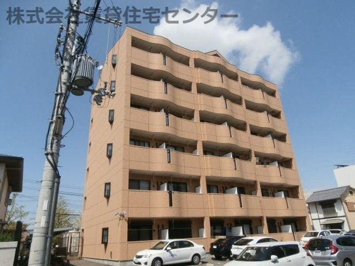 和歌山県和歌山市西仲間町２丁目 6階建