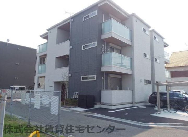 Ｄ－Ｌｕｃｅ黒田－ＥＡＳＴ 3階建