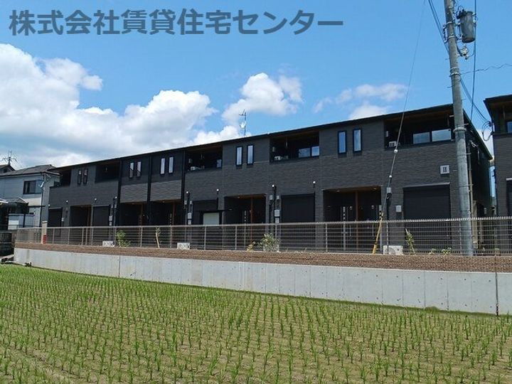 和歌山県岩出市波分  2階建
