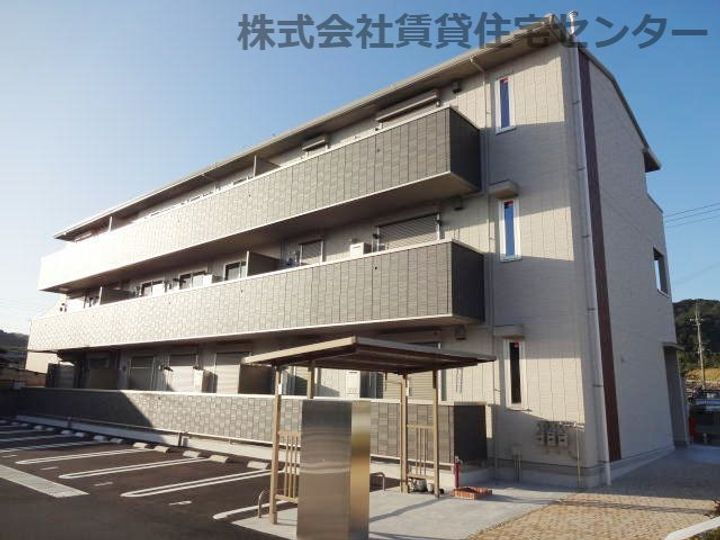 和歌山県和歌山市弘西 3階建 築4年11ヶ月