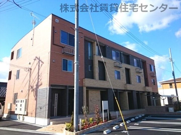 和歌山県和歌山市有本 築4年12ヶ月 3階建