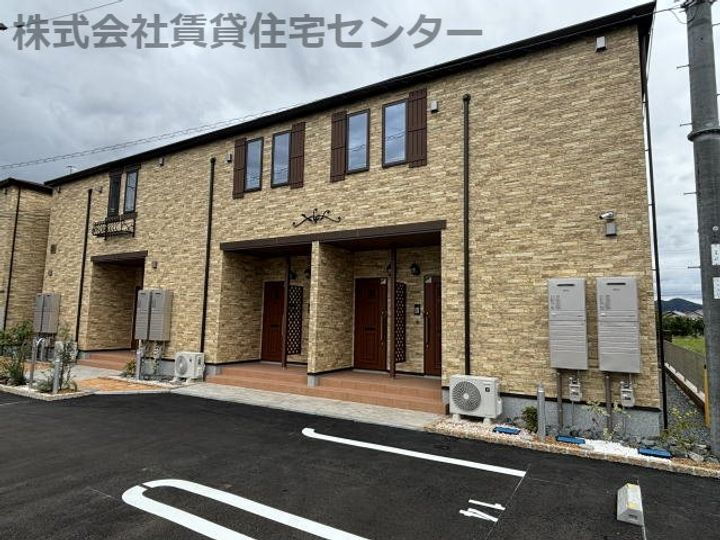 和歌山県岩出市山 築1年3ヶ月 2階建