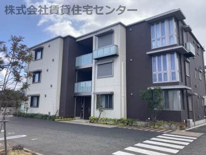 和歌山県和歌山市津秦 築7年3ヶ月 3階建