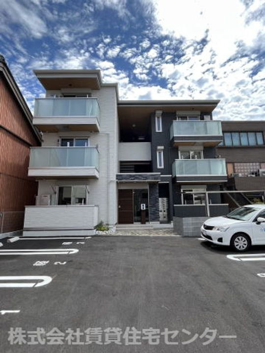 和歌山県和歌山市田中町５丁目 築2年5ヶ月 3階建