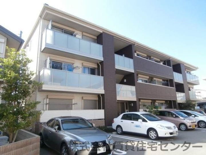 和歌山県和歌山市砂山南１丁目 築11年8ヶ月 3階建