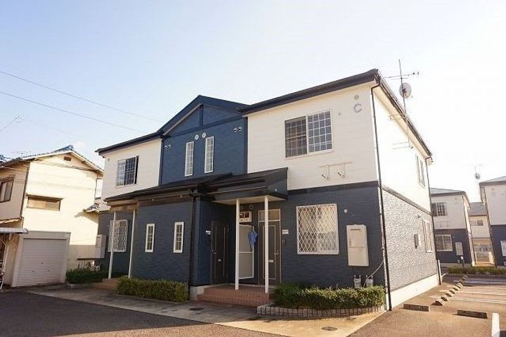 香川県高松市円座町 2階建