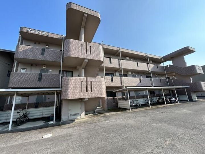 香川県高松市上林町 3階建