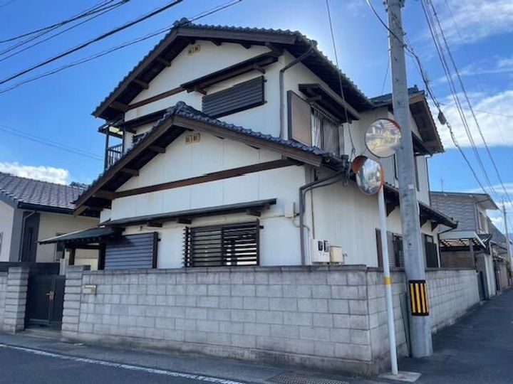 香川県高松市伏石町 2階建