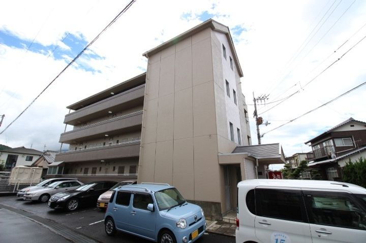 香川県善通寺市生野町 4階建 築38年2ヶ月