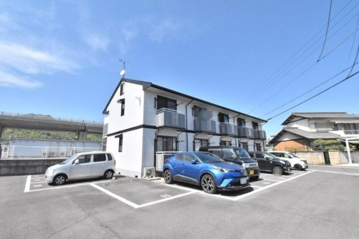 香川県高松市西春日町 2階建