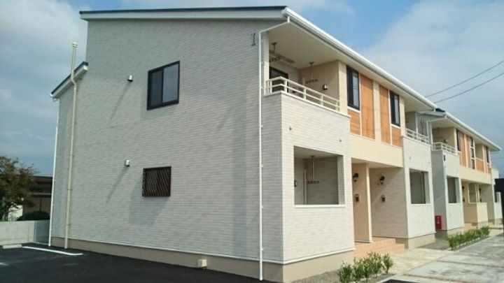 香川県観音寺市柞田町 2階建