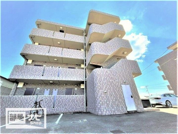 香川県高松市上天神町 4階建