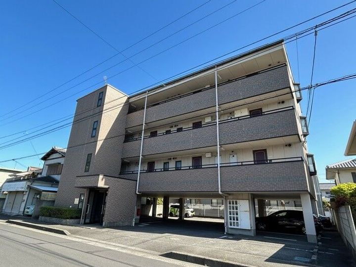 香川県高松市屋島西町 4階建