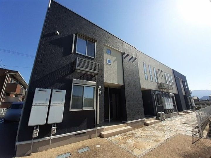 香川県東かがわ市白鳥 2階建 築9年