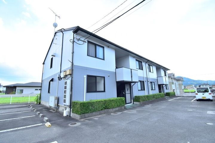 香川県高松市円座町 2階建