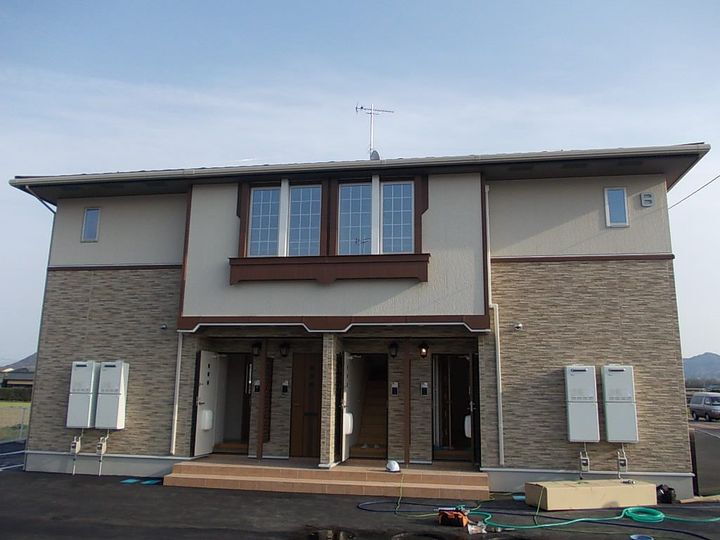香川県丸亀市綾歌町富熊 2階建
