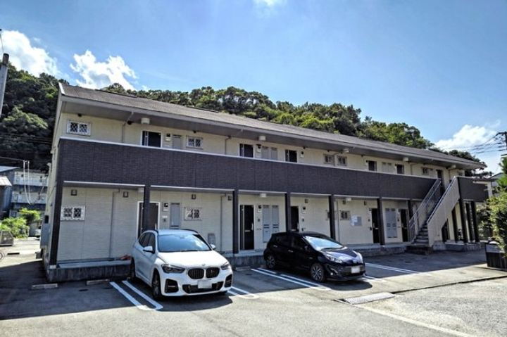徳島県徳島市南佐古八番町 2階建