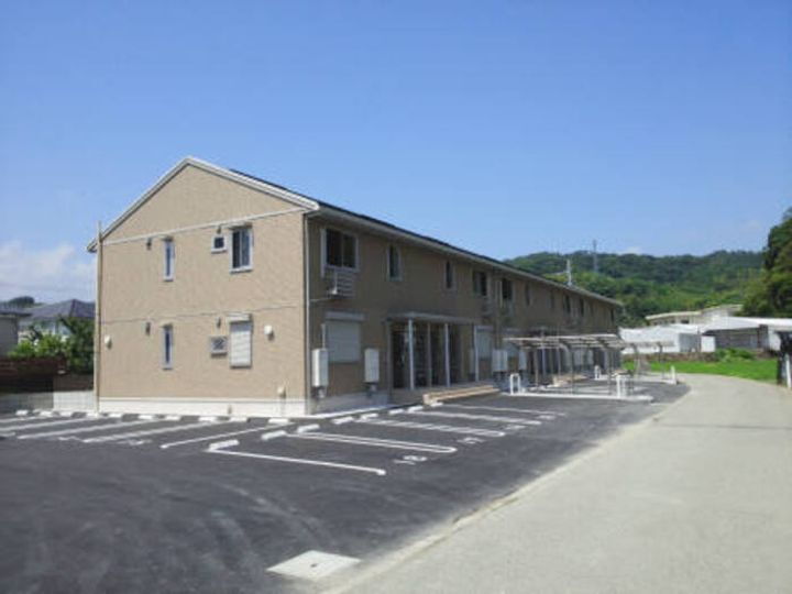 徳島県徳島市八万町新貝 2階建