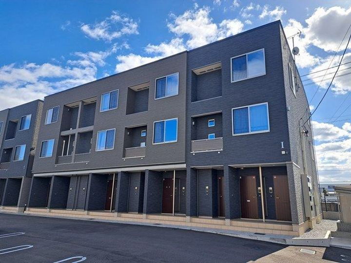 香川県高松市福岡町４丁目 3階建 築1年10ヶ月
