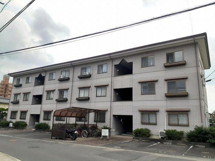 香川県高松市三条町 3階建