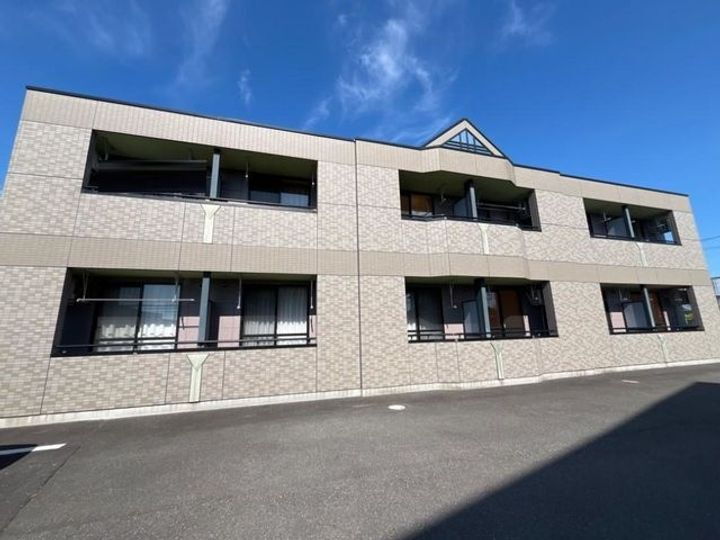香川県坂出市川津町 2階建