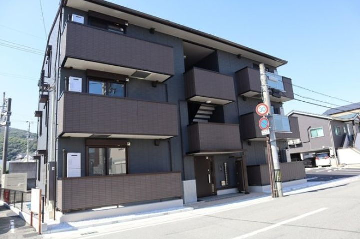 徳島県徳島市出来島本町１丁目 3階建 築1年10ヶ月