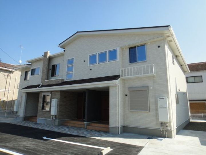 愛媛県四国中央市金生町下分 2階建 築11年4ヶ月